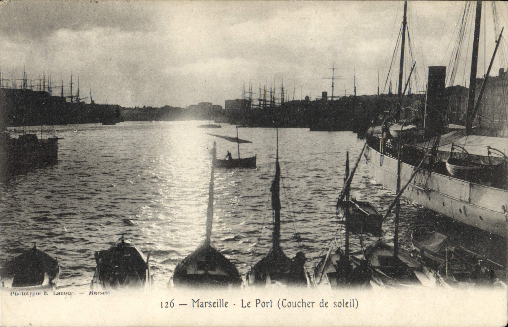 CPA Marseille Le Port Coucher de soleil 