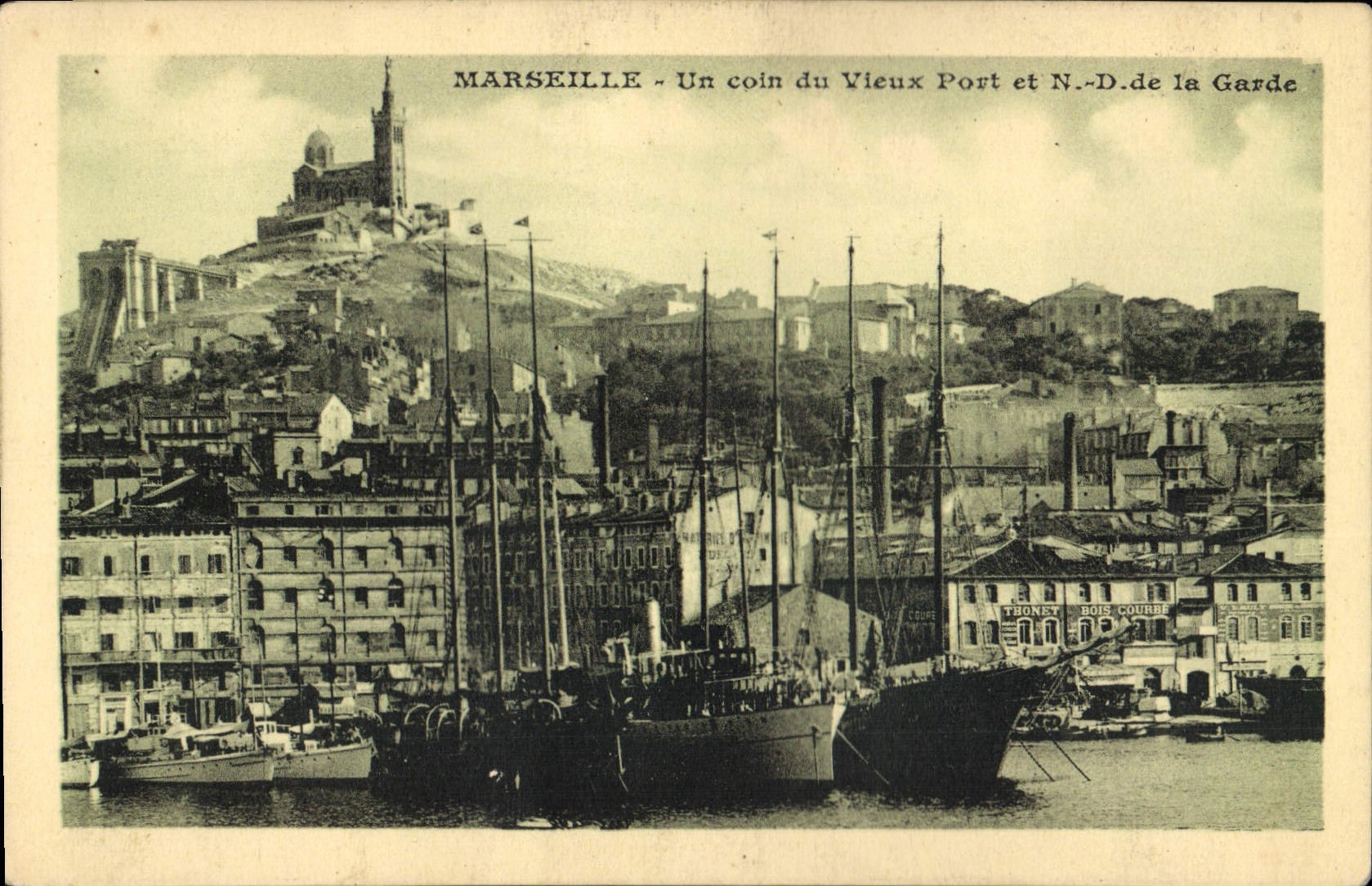 CPA Marseille Un coin du Vieux Port et N D de la Garde 