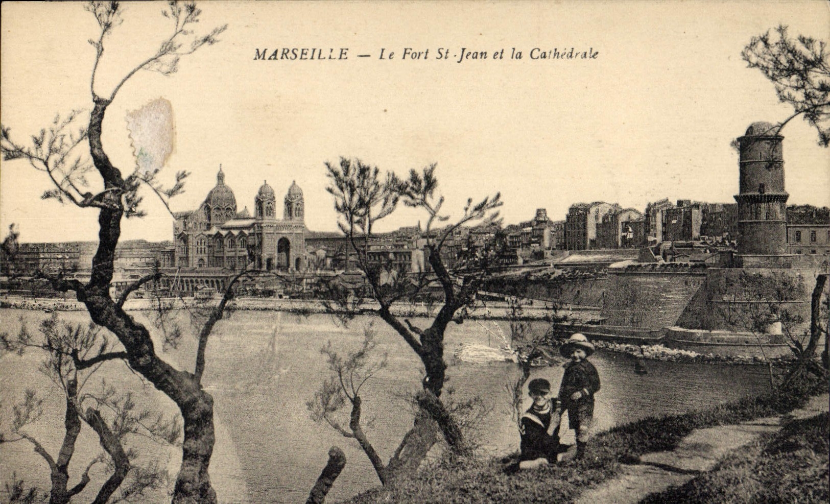CPA Marseille Le Fort St Jean et la Cathedrale 