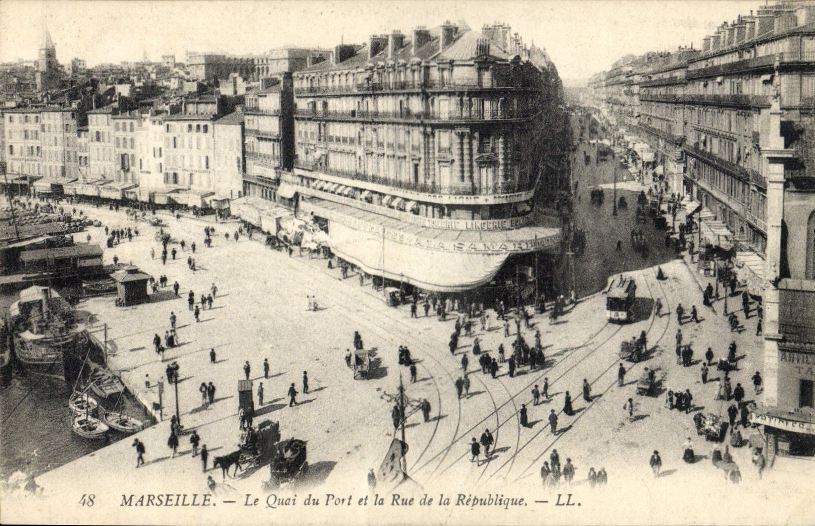 CPA Marseille Le Quai du Port et la Rue de la Republique 