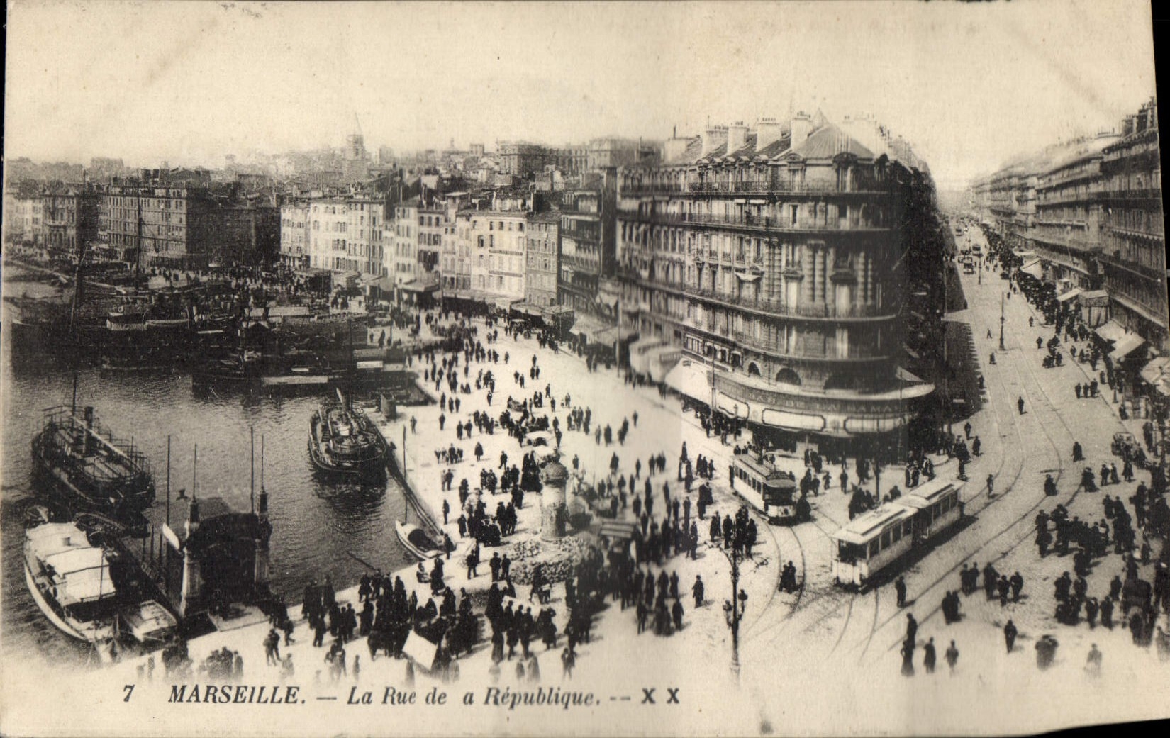 CPA Marseille La Rue de la Republique 
