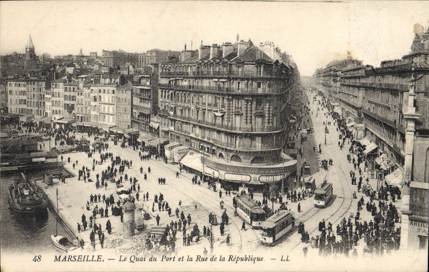 CPA Marseille Le Quai du Port et la Rue de la Republique 