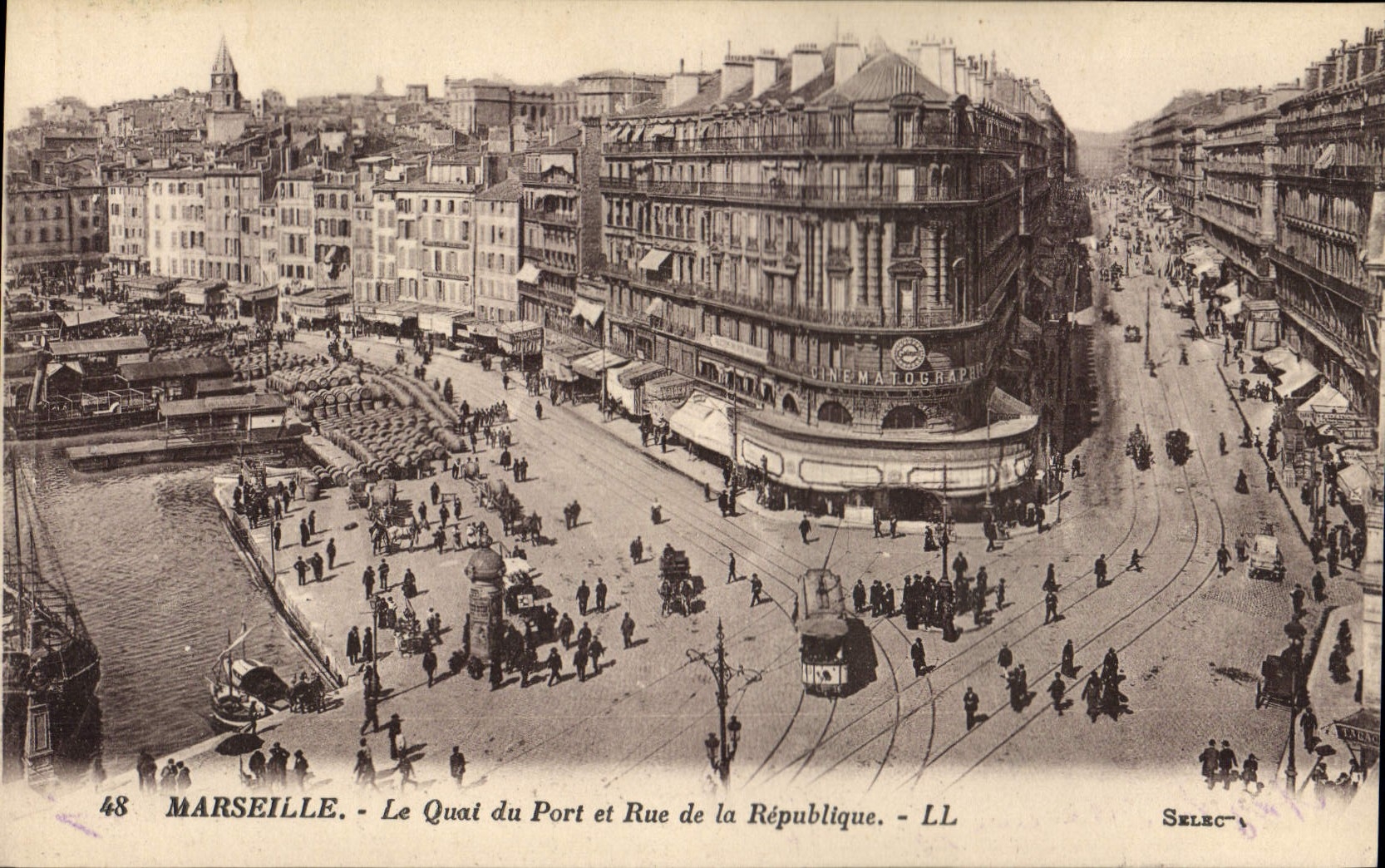 CPA Marseille Le Quai du Port et Rue de la Republique 