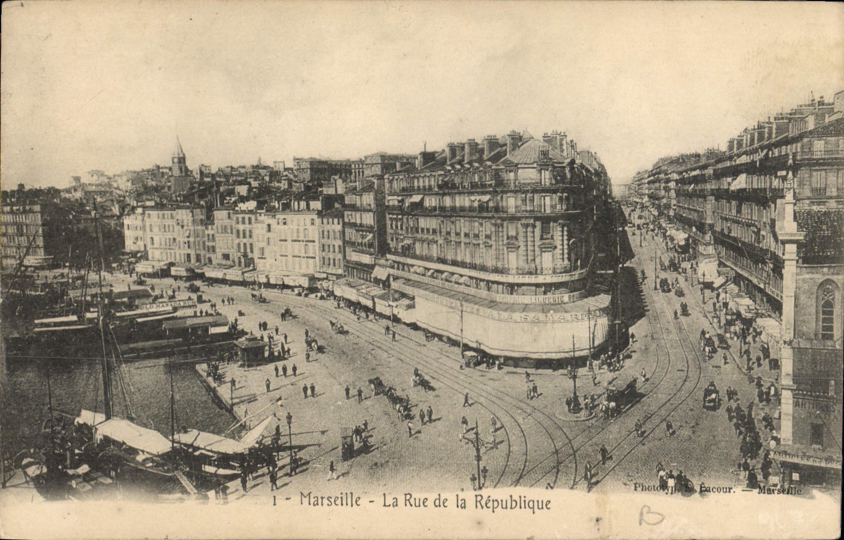 CPA Marseille La Rue de la Republique 