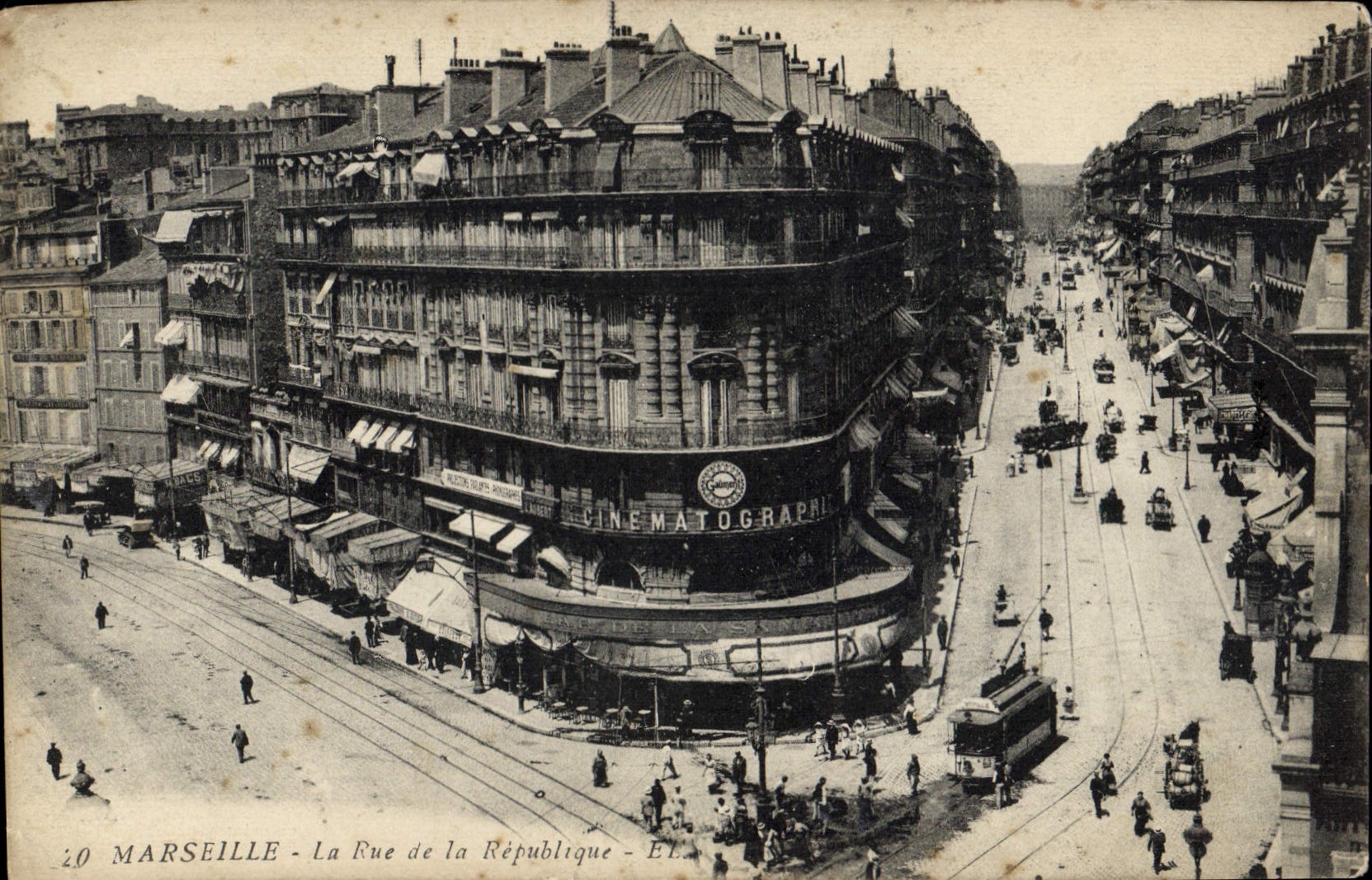 CPA Marseille la rue de la Republique 