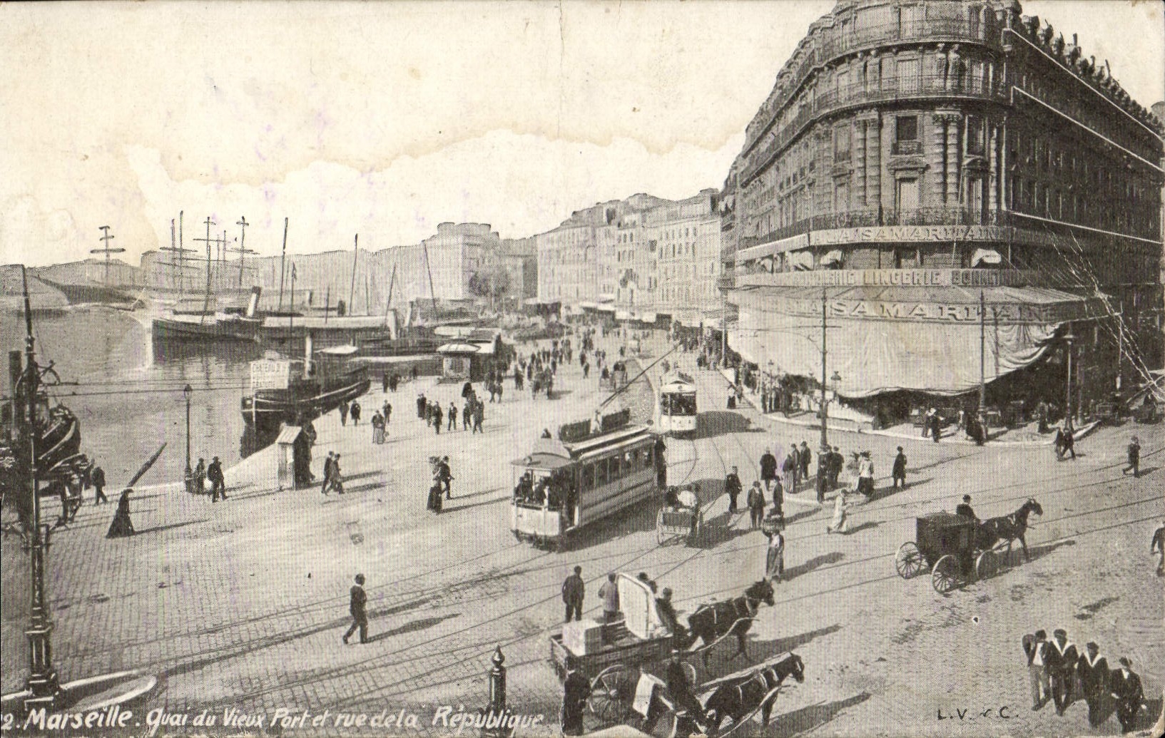 CPA Marseille Quai du Vieux Port et rue de la Republique 
