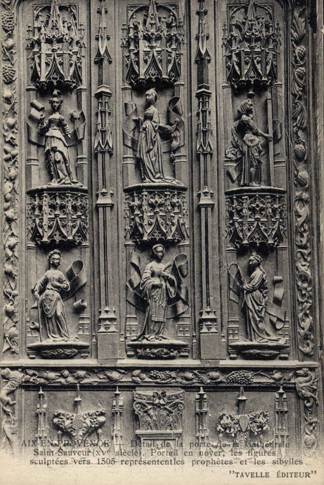CPA Aix en Provence detail de la Porte de la Cathedrale St Sauveur XV siecle Portail en Noyer les Fi