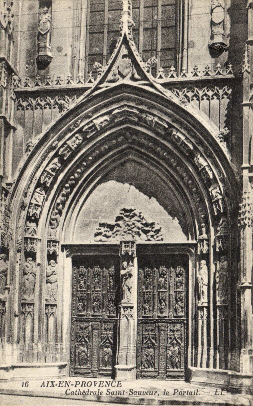 CPA Aix en Provence Cathedrale Saint Sauveur le Portail 