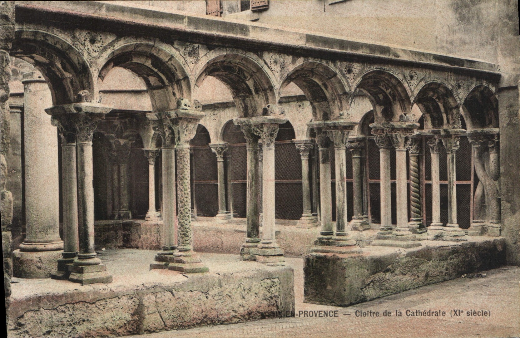 CPA Aix en Provence Cloitre de la Cathedrale XI siecle 