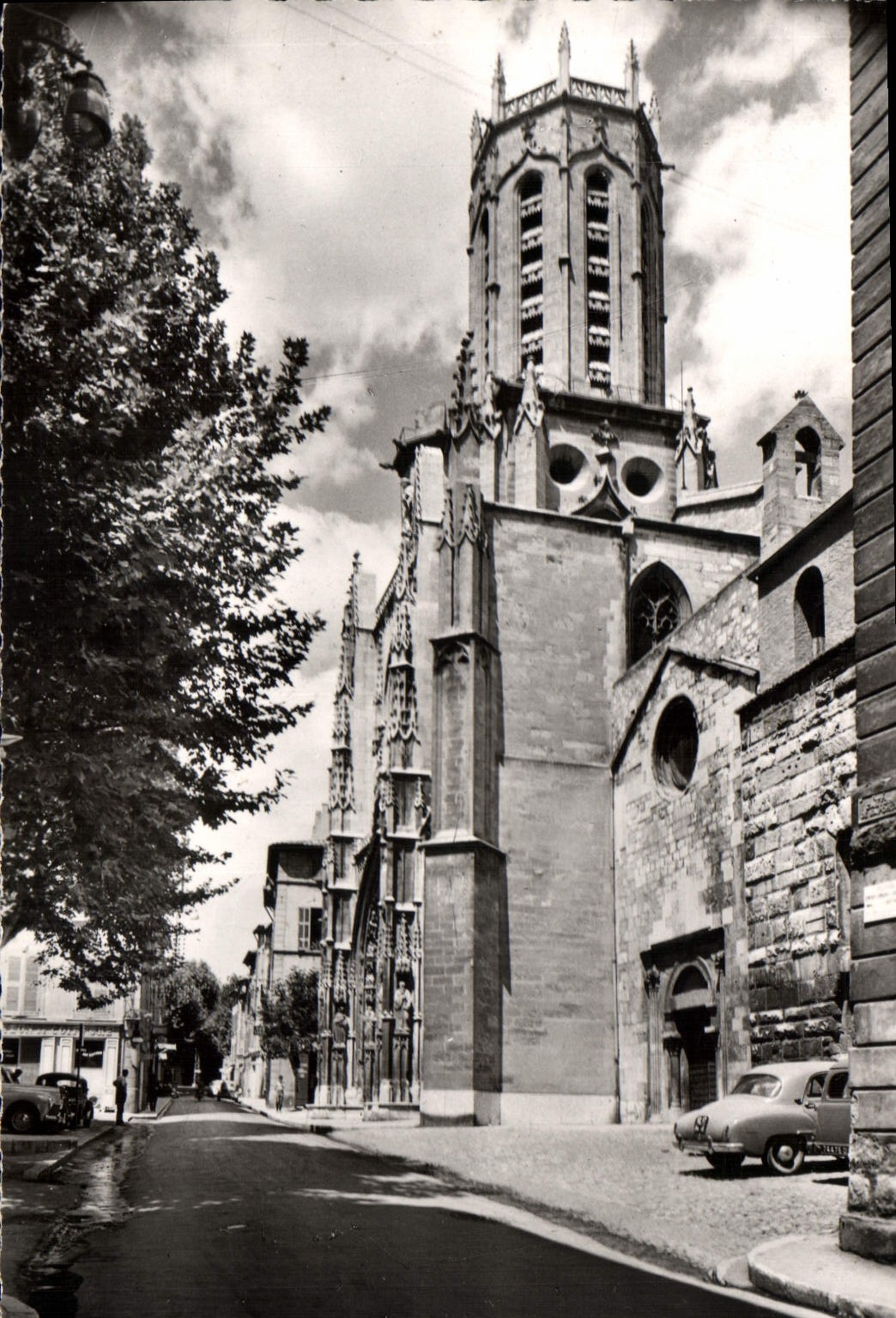 CPA Aix en Provence la Cathedrale 