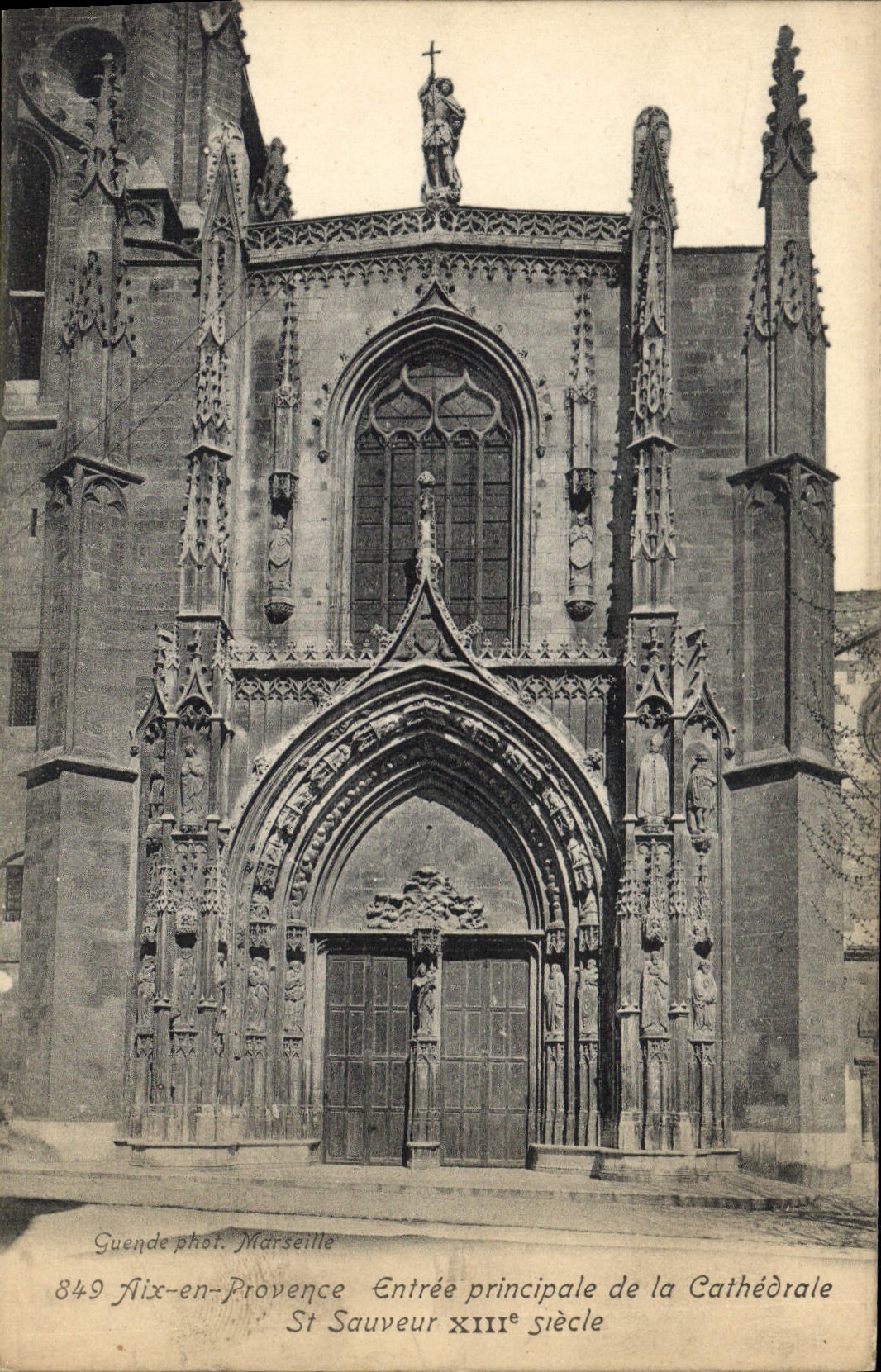 CPA Aix en Provence Entree Principale de la Cathedrale St Sauveur XIII siecle
