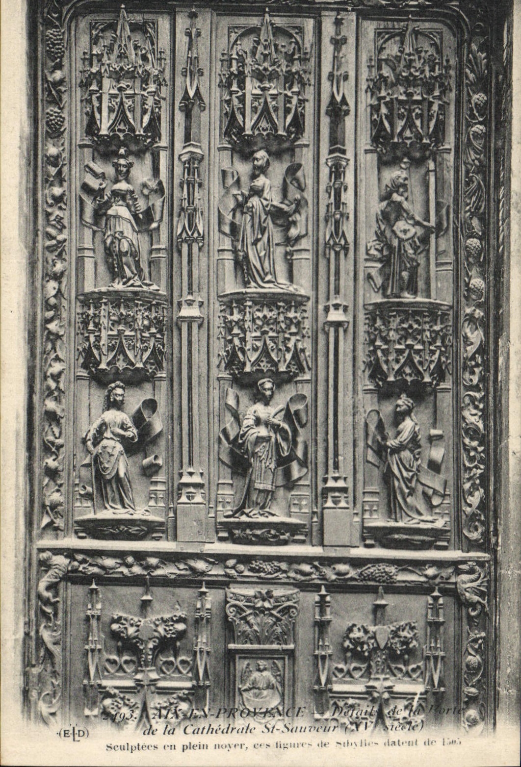 CPA Aix en Provence detail de la Porte de la Cathedrale St Sauveur XV siecle 