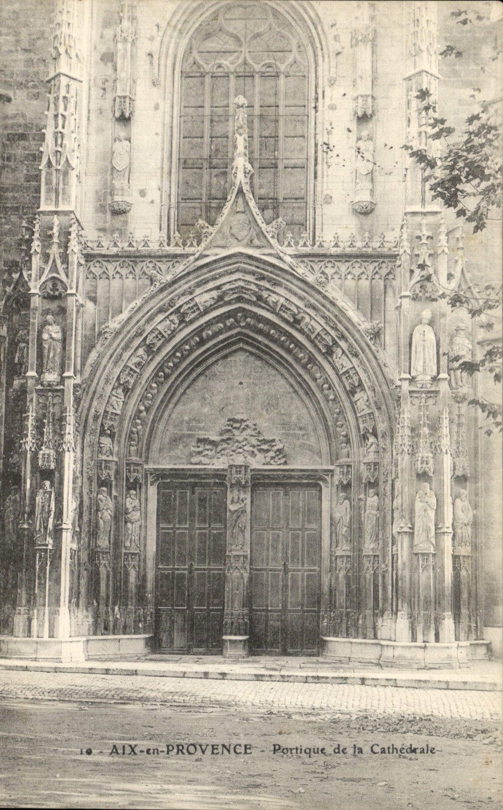 CPA Aix en Provence Portique de la Cathedrale 