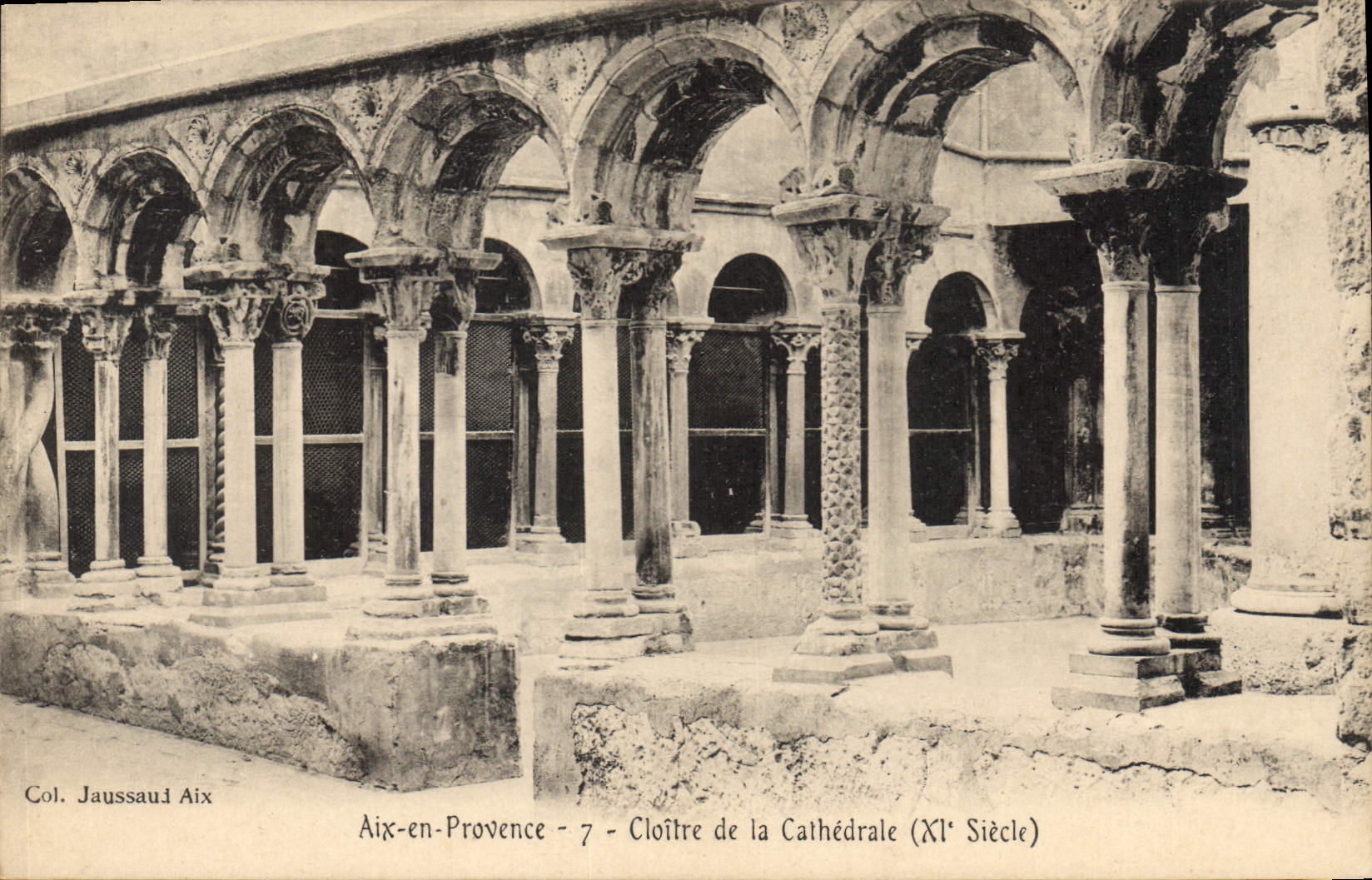 CPA Aix en Provence Cloitre de la Cathedrale XI siecle 