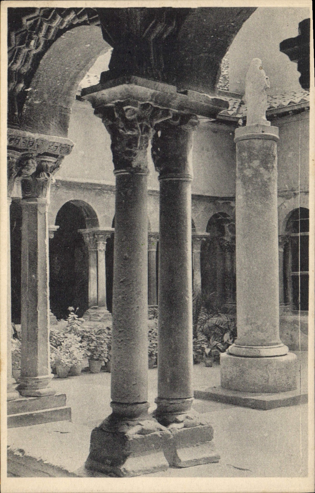 CPA Aix en Provence Cloitre St Sauveur 