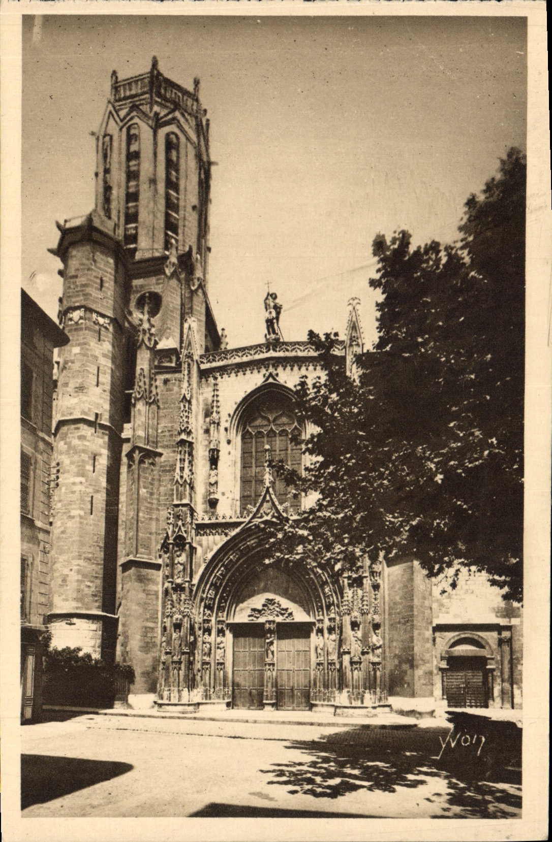CPA Aix en Provence B du R Cathedrale Saint Sauveur 