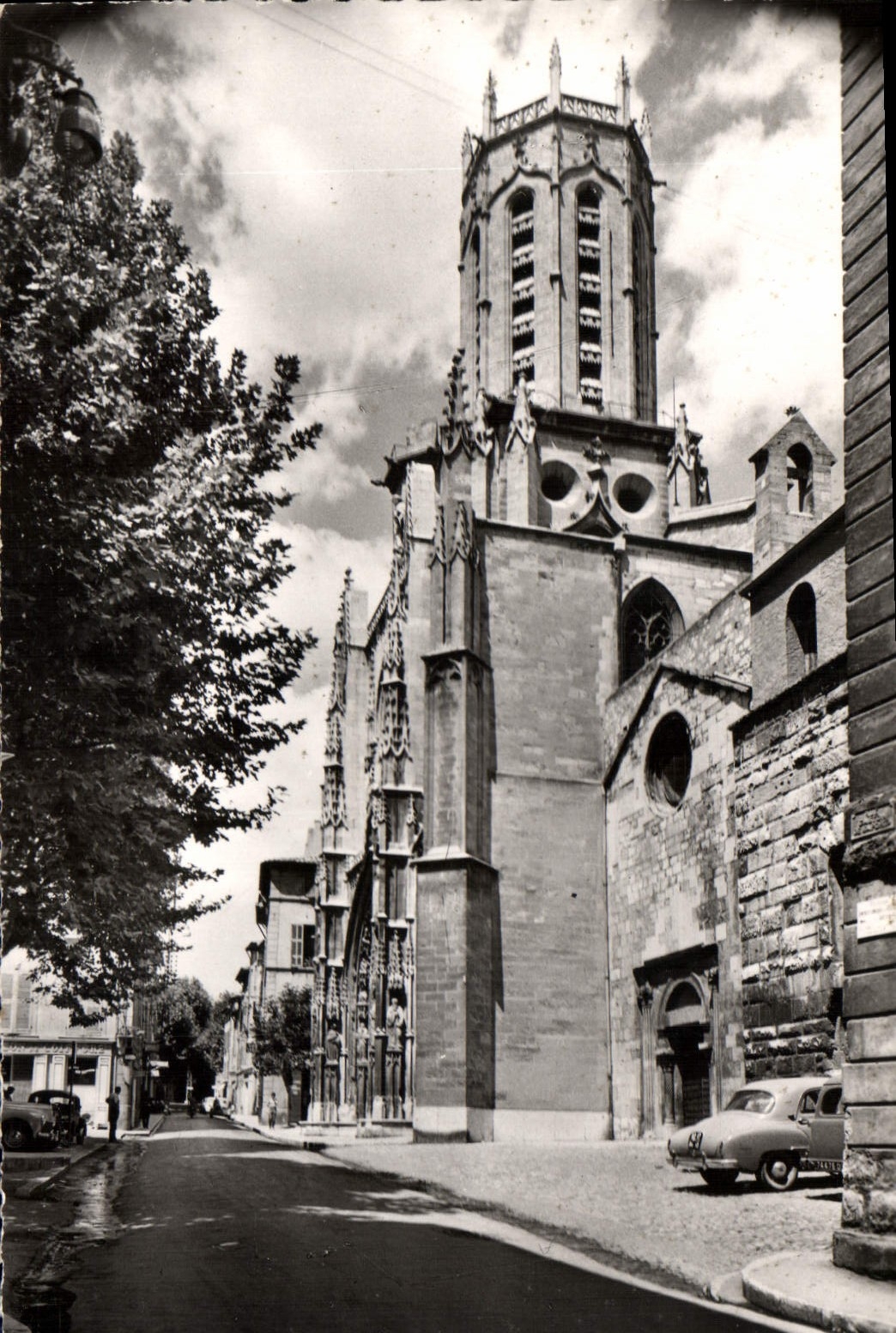 CPA Aix en Provence la Cathedrale 