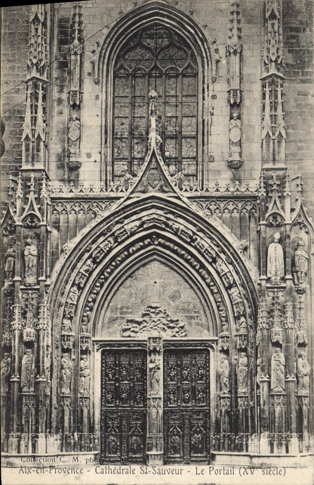 CPA Aix en Provence Cathedrale St Sauveur le Portail XV siecle 