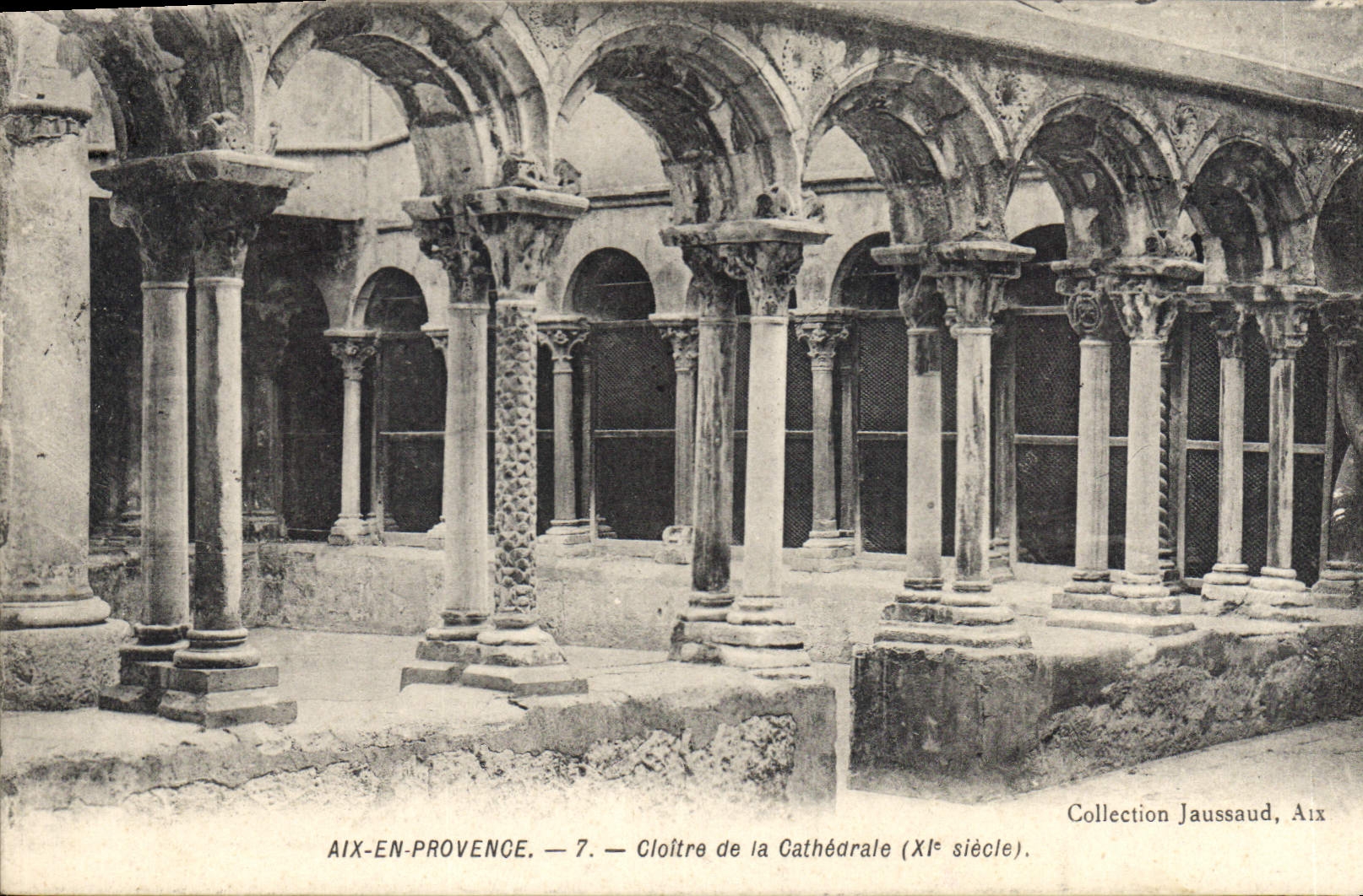 CPA Aix en Provence Cloitre de la Cathedrale XI siecle 