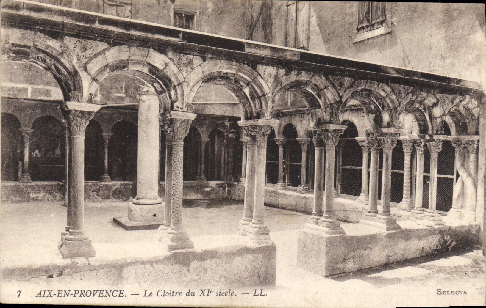 CPA Aix en Provence le Cloitre du XI siecle 