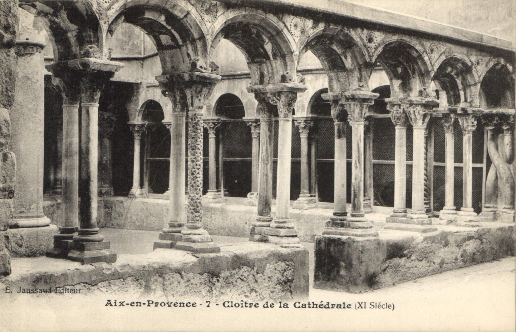 CPA Aix en Provence Cloitre de la Cathedrale XI siecle 