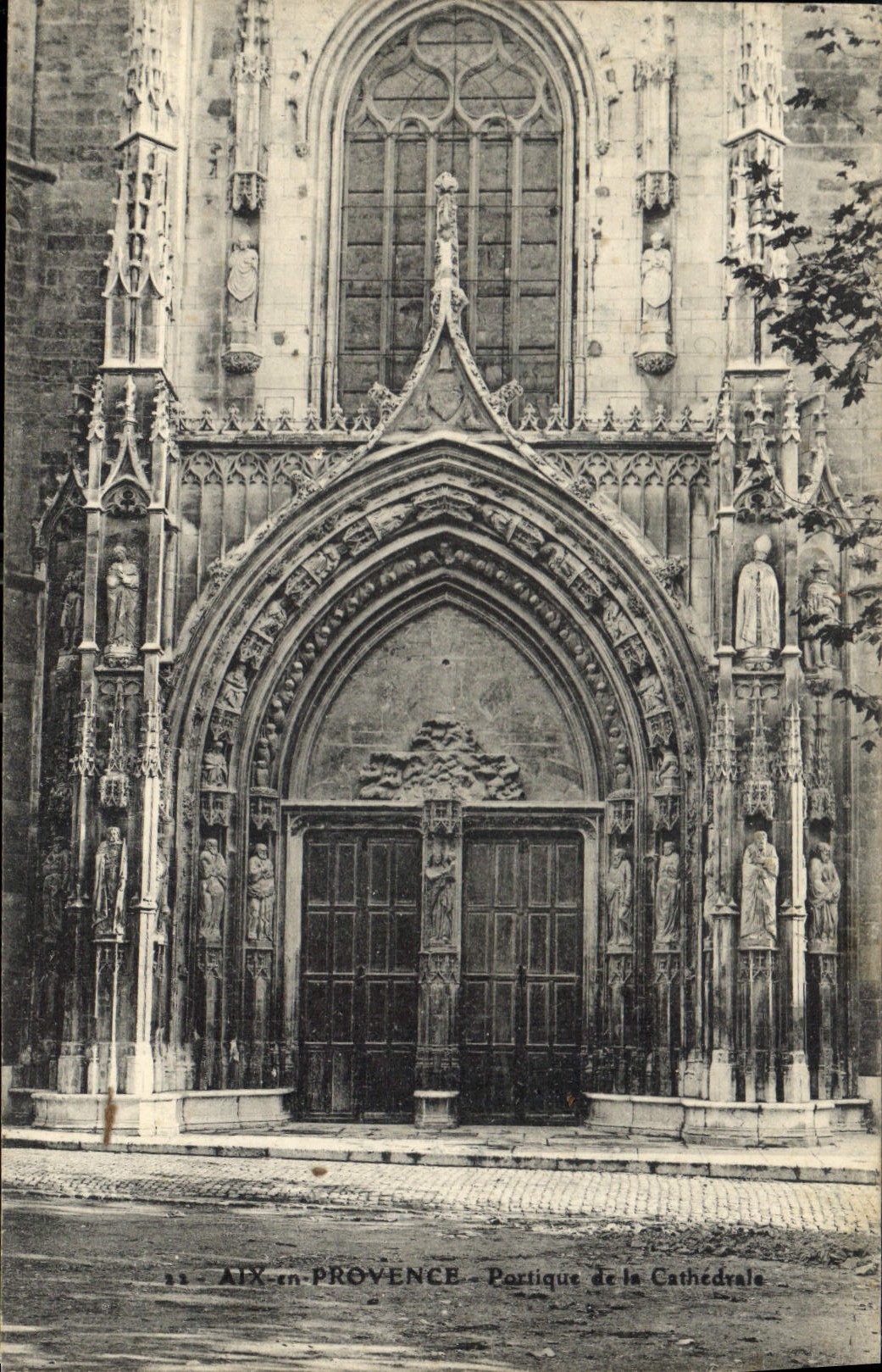 CPA Aix en Provence Portique de la Cathedrale 