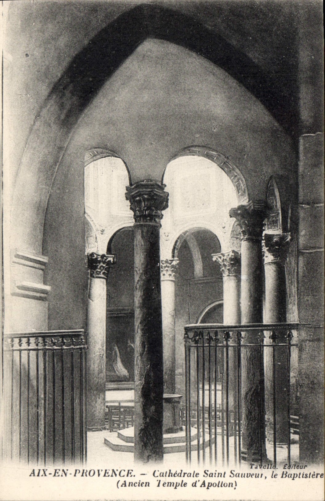 CPA Aix en Provence Cathedrale Saint Sauveur le Baptistere Ancien Temple d'Apollon 