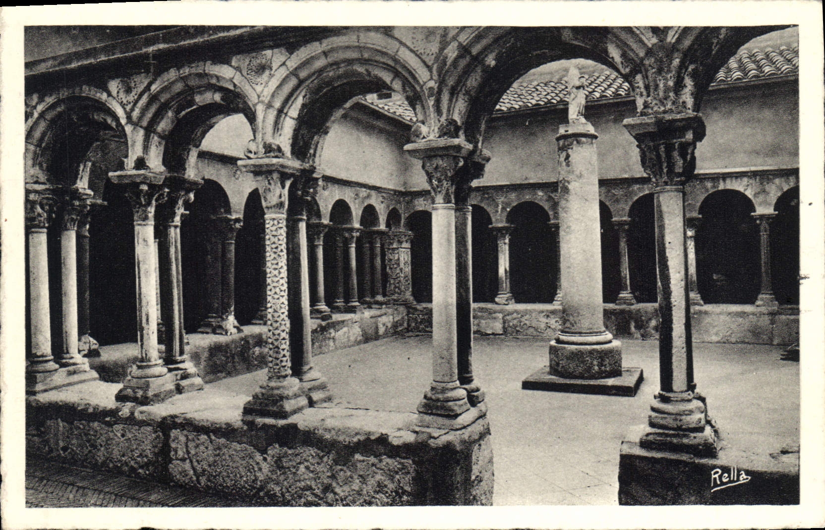 CPA Aix en Provence Cloitre de la Cathedrale Saint Sauveur 