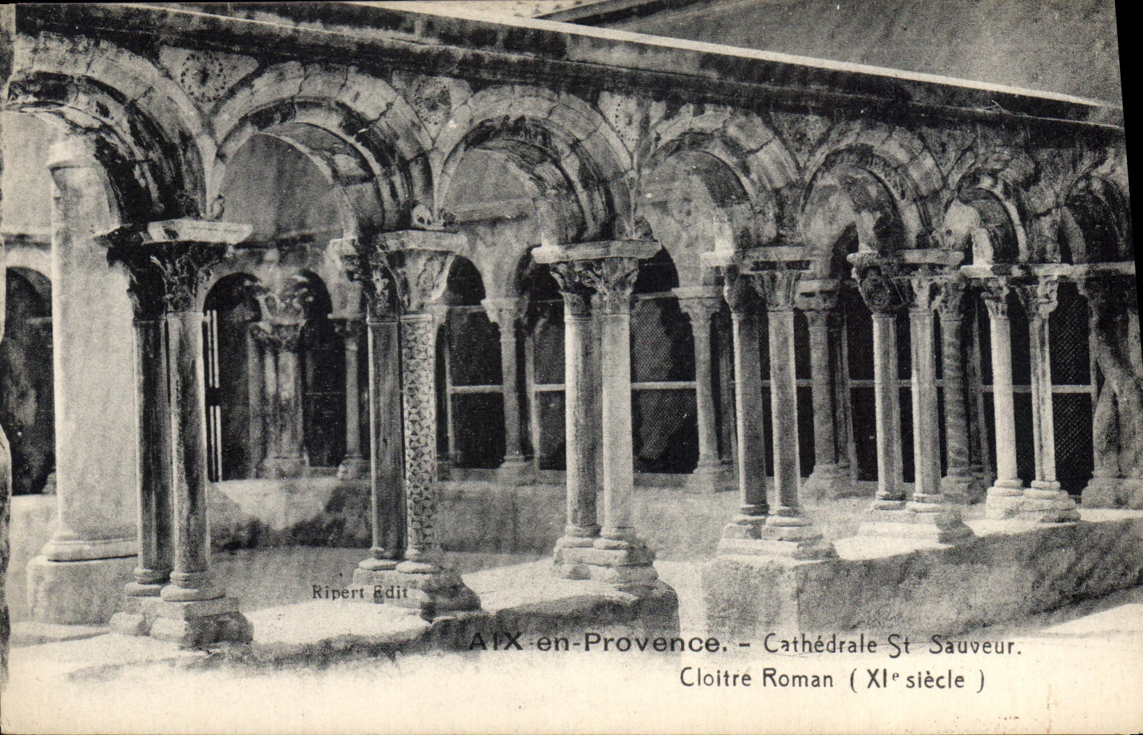 CPA Aix en Provence Cathedrale St Sauveur Cloitre Roman XI siecle 
