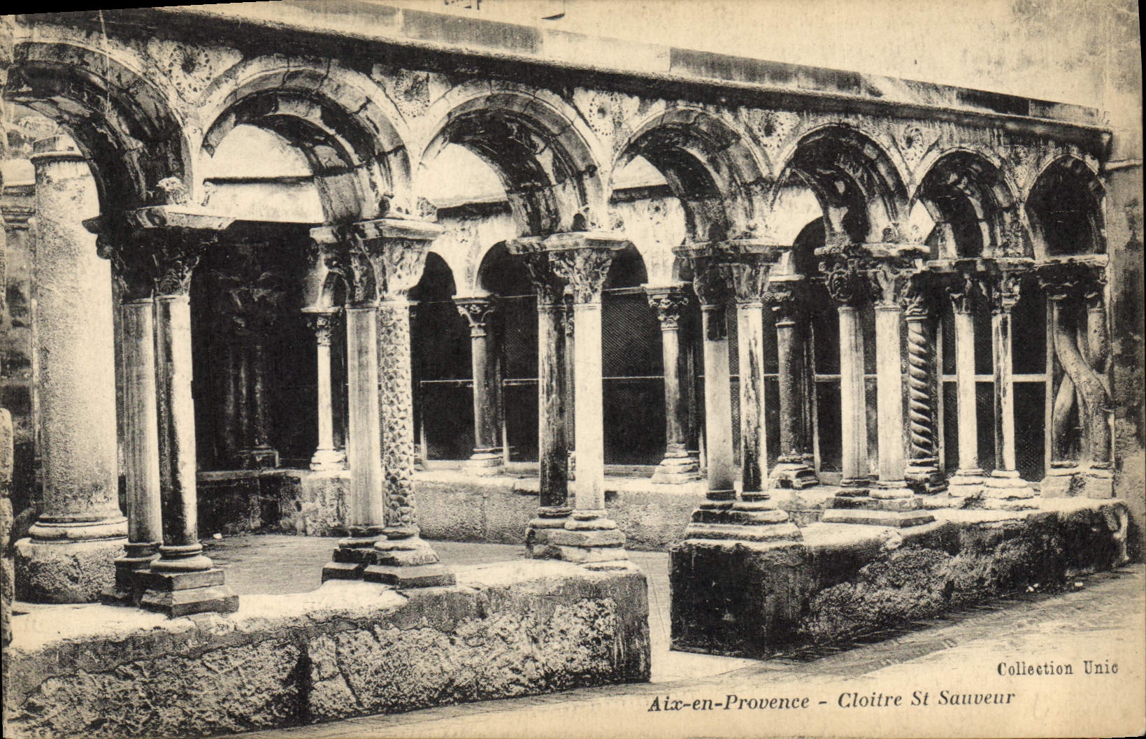 CPA Aix en Provence Cloitre St Sauveur 
