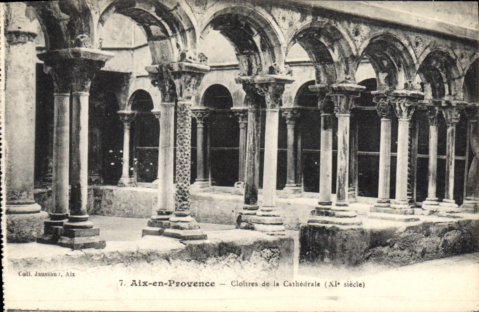 CPA Aix en Provence Cloitres de la Cathedrale XI siecle 