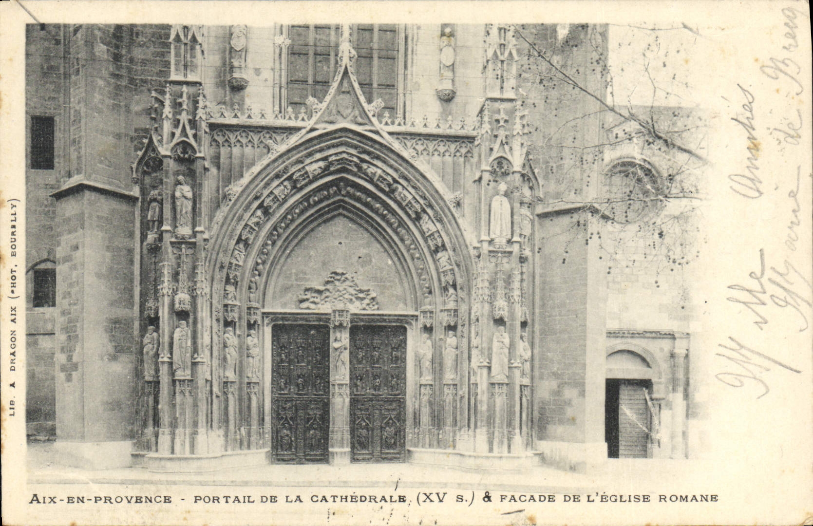 CPA Aix en Provence Portail de la Cathedrale XV S et facade de l'eglise Romane 