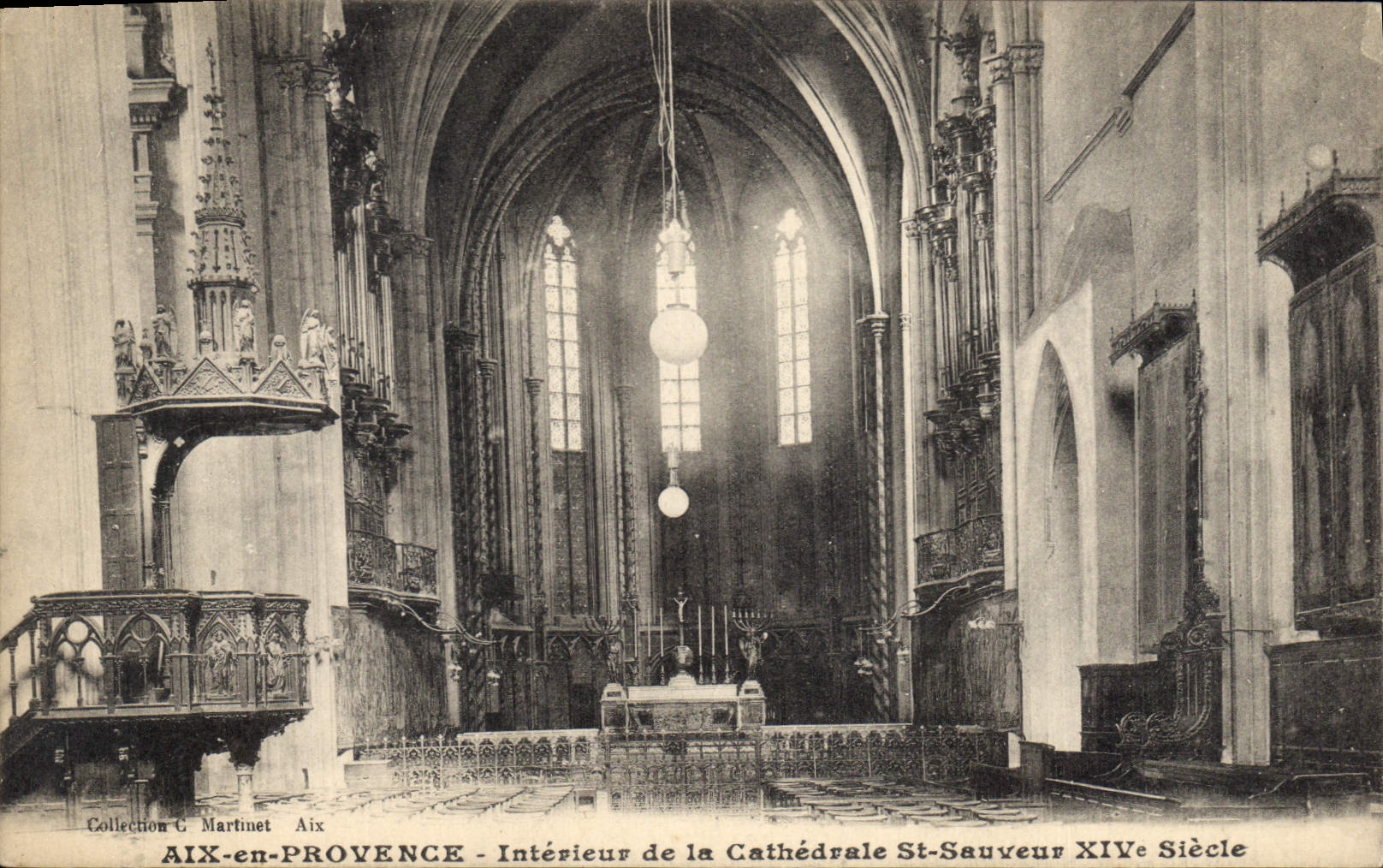 CPA Aix en Provence Interieur de la Cathedrale St Sauveur XIV siecle 