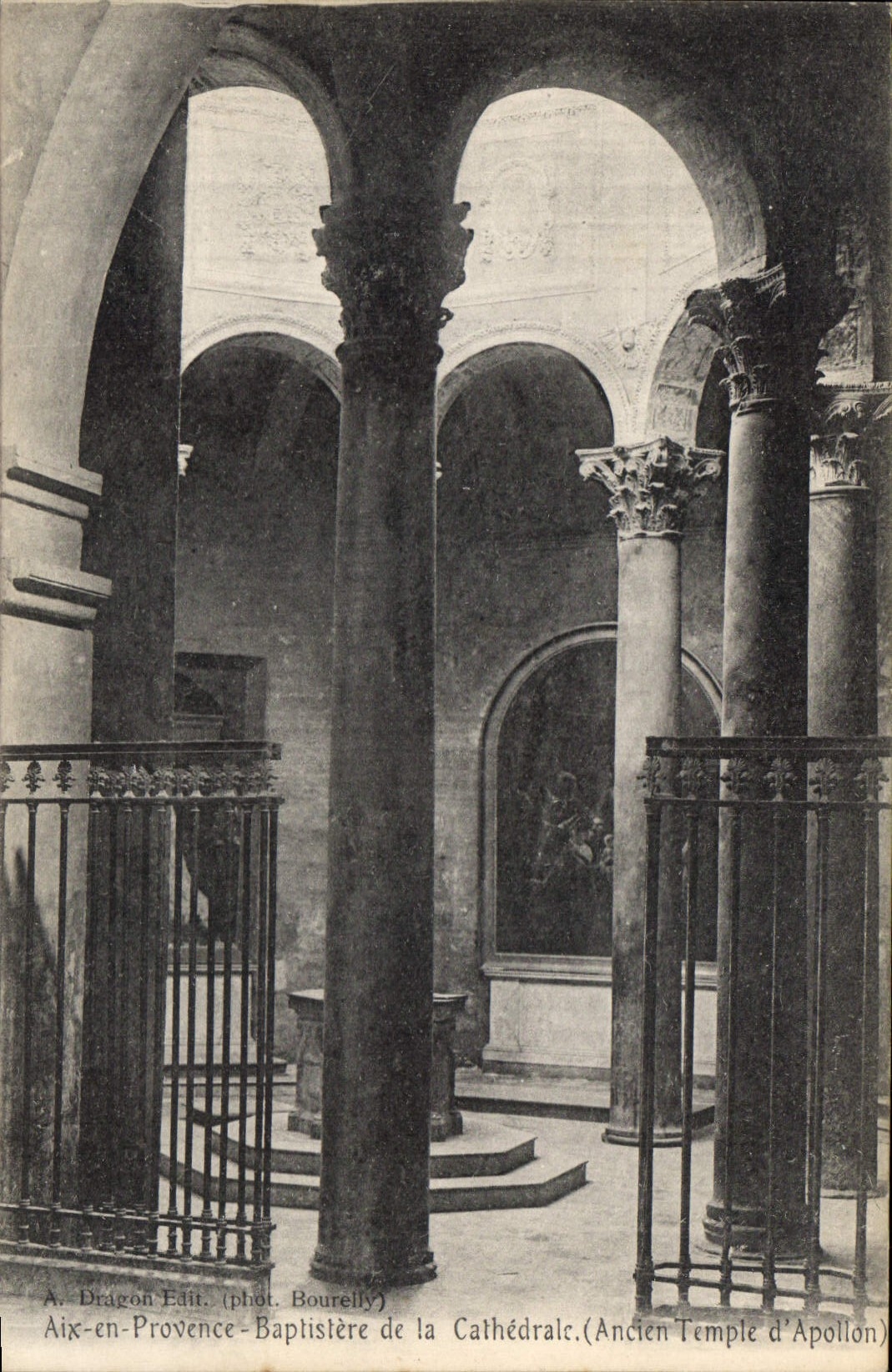 CPA Aix en Provence Baptistere de la Cathedrale Ancien Temple d'Apollon 