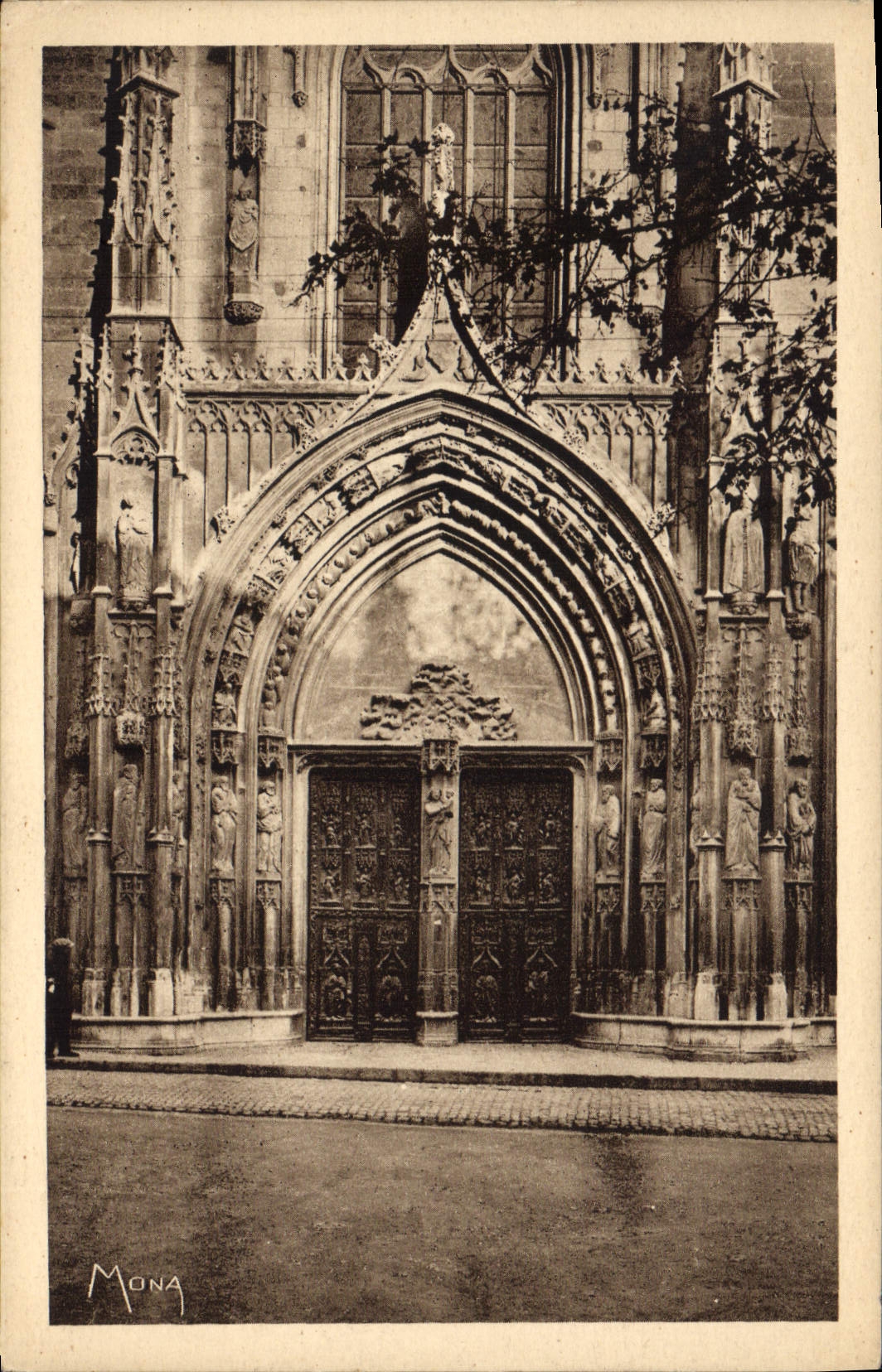 CPA Les petits Tableaux de Provence Aix en Provence Vantaux Sculptee du Portail de la Cathedrale Sai