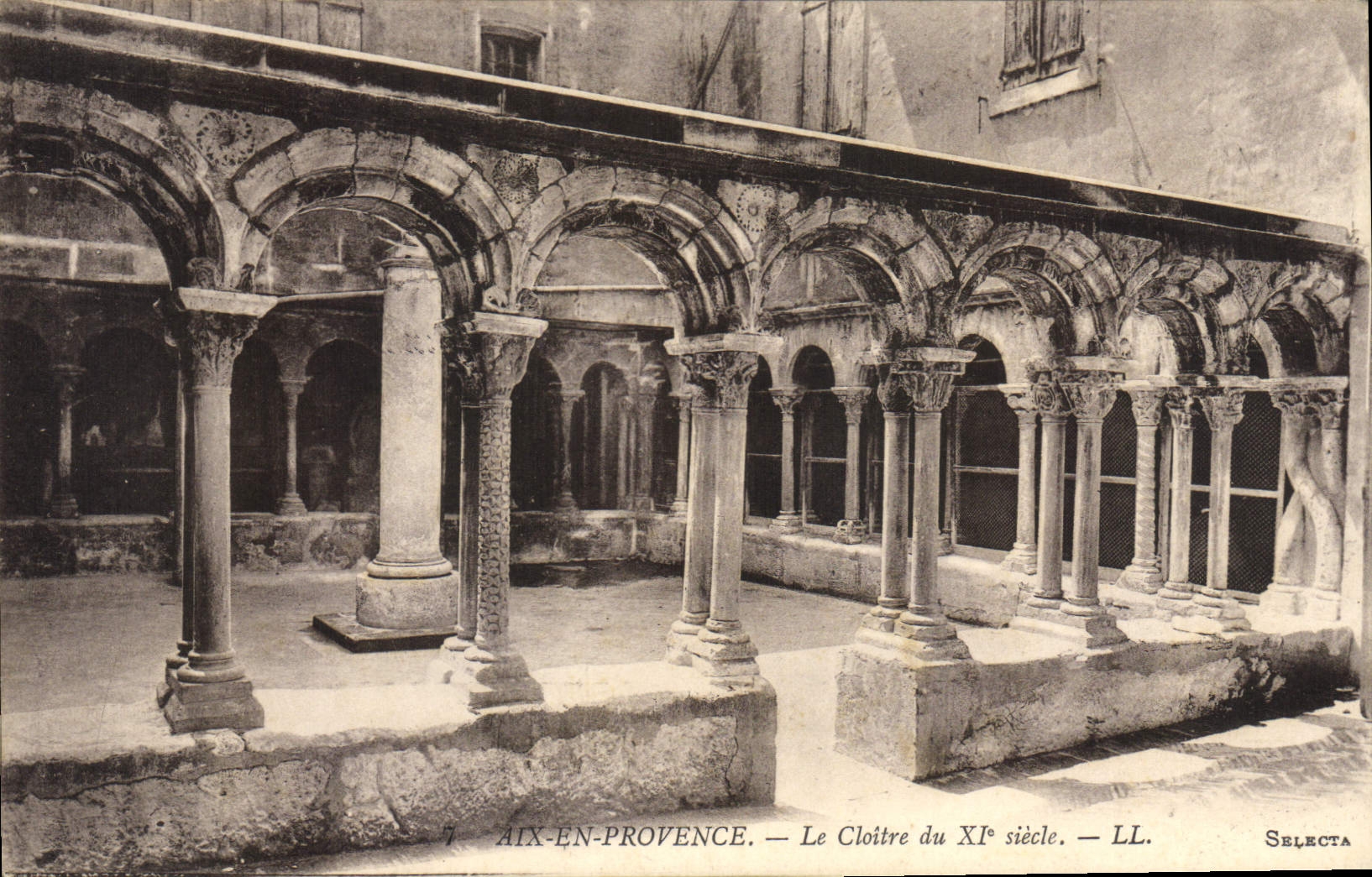 CPA Aix en Provence le Cloitre du XI siecle 