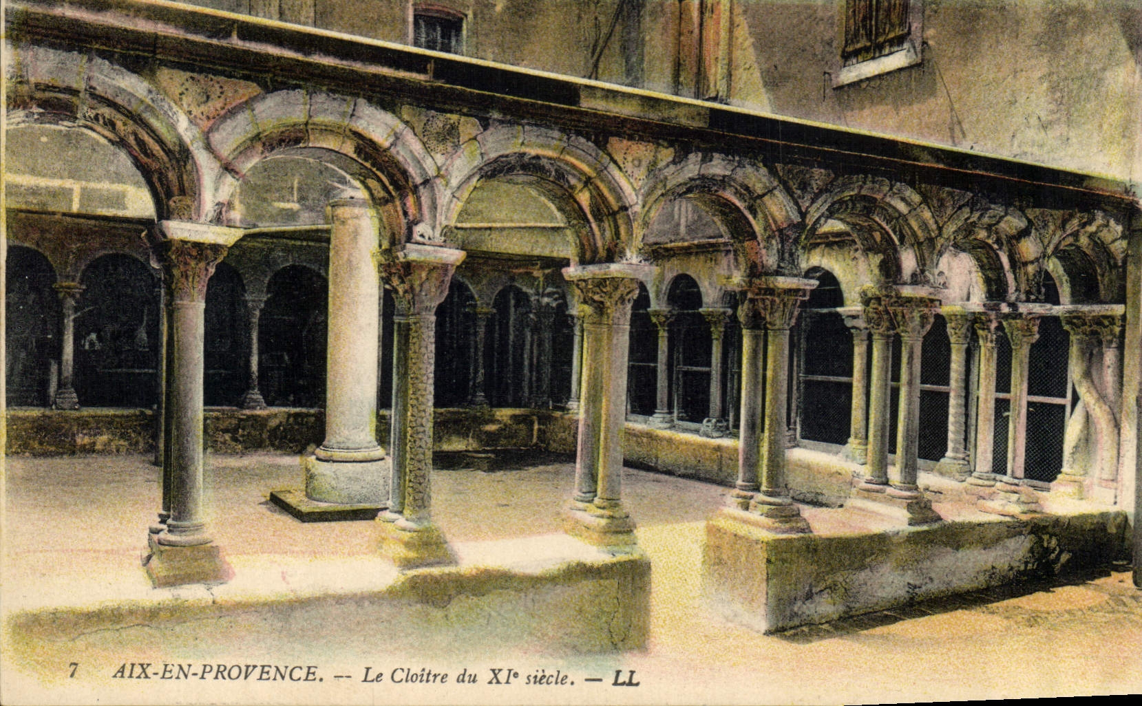 CPA Aix en Provence le Cloittre du XI siecle 