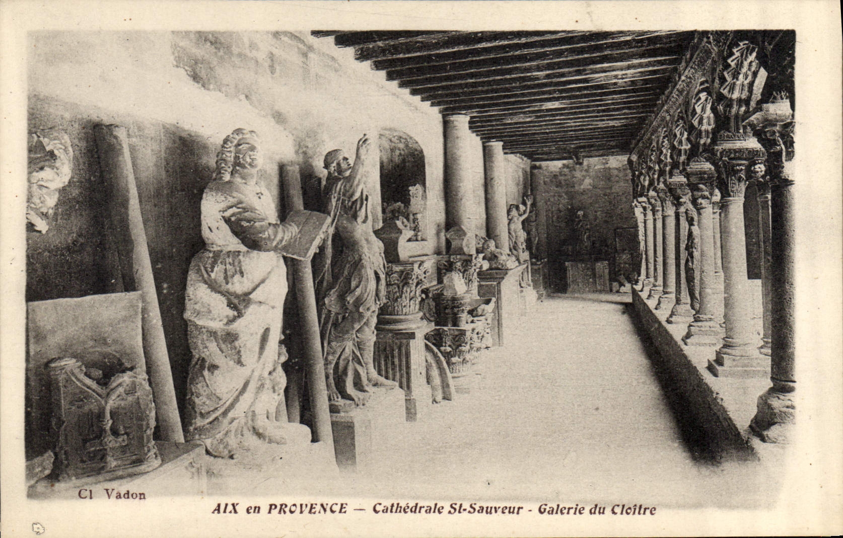CPA Aix en Provence Cathedrale St Sauveur Galerie du Cloitre 