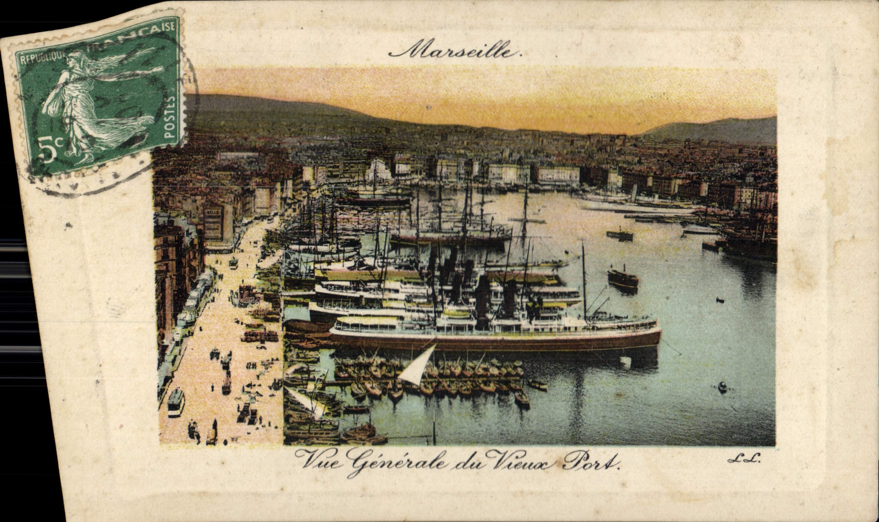 CPA Marseille vue generale du Vieux Port Bateaux