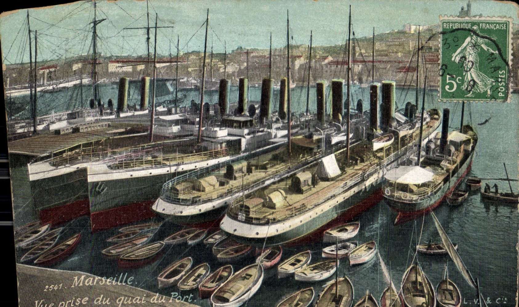 CPA Marseille vue prise du Quai du Port Bateaux