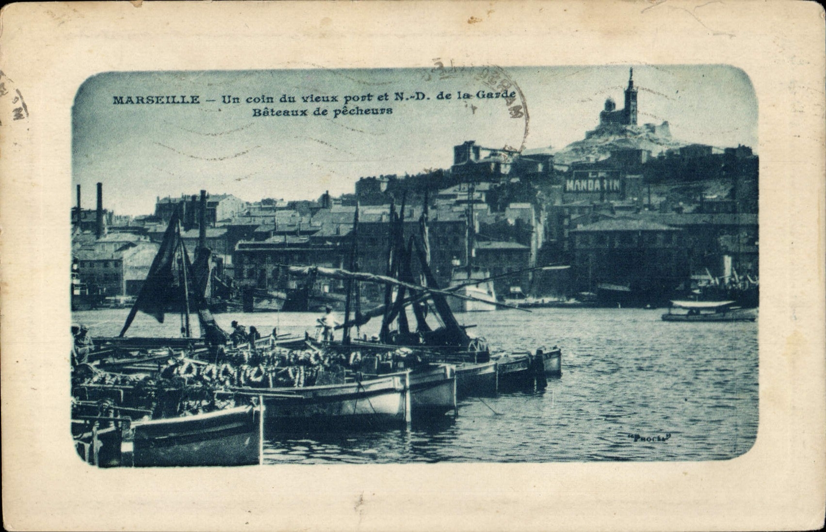 CPA Marseille un Coin du Vieux Port et N D de la Garde Bateaux de Pecheurs 