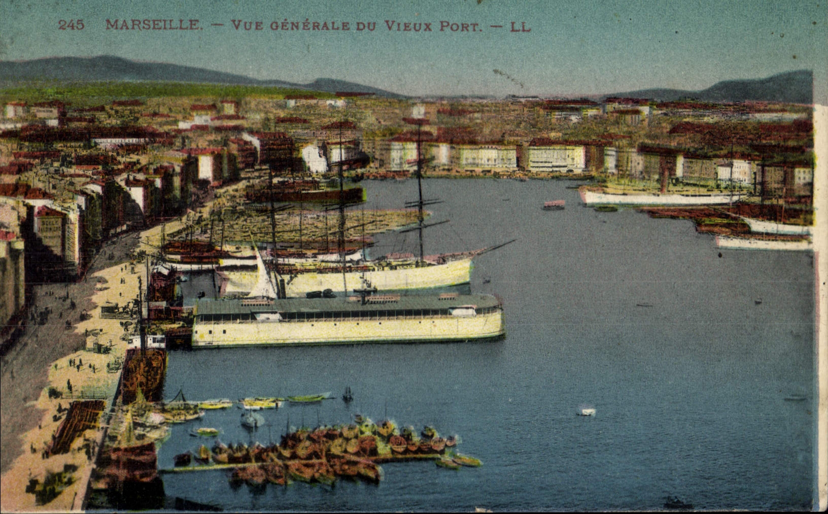 CPA Marseille vue generale du Vieux Port 