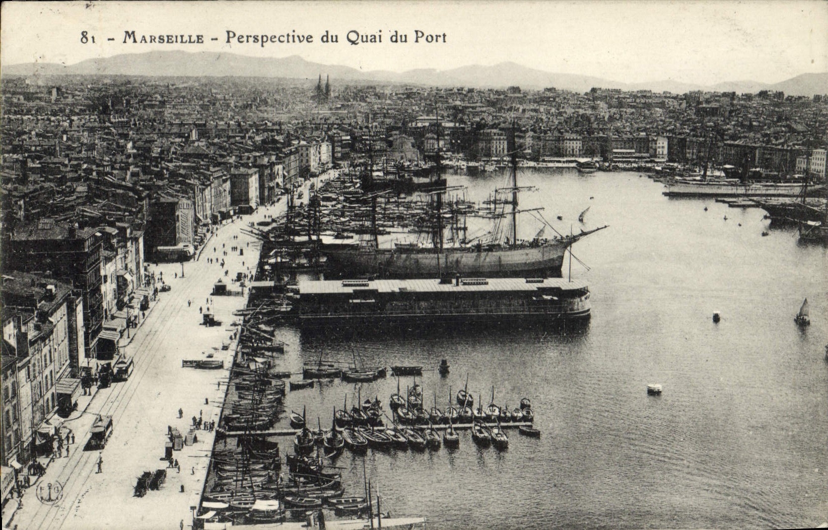 CPA Marseille Perspective du Quai du Port 