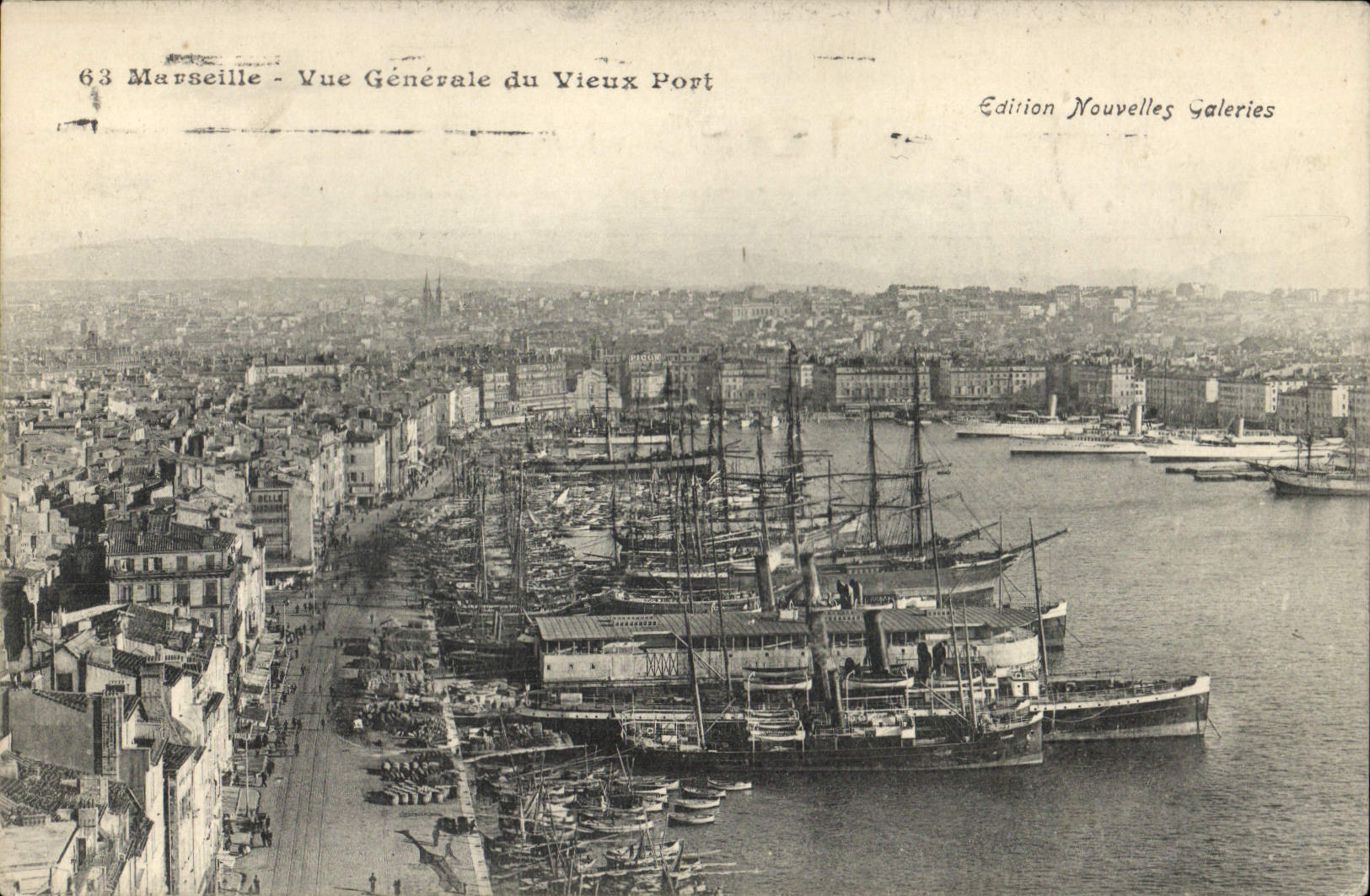 CPA Marseille vue generale du Vieux Port