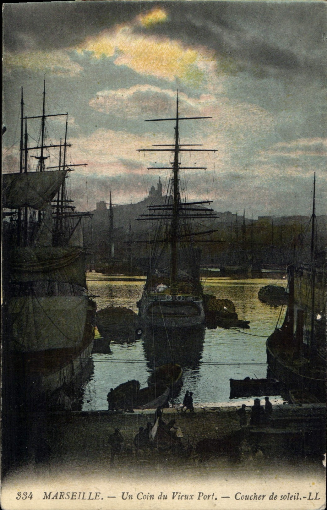 CPA Marseille Un Coin du Vieux Port Coucher de Soleil 