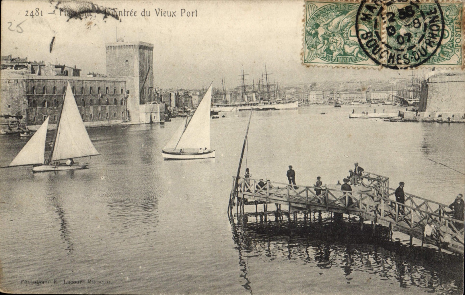 CPA Marseille l'entree du Vieux Port 