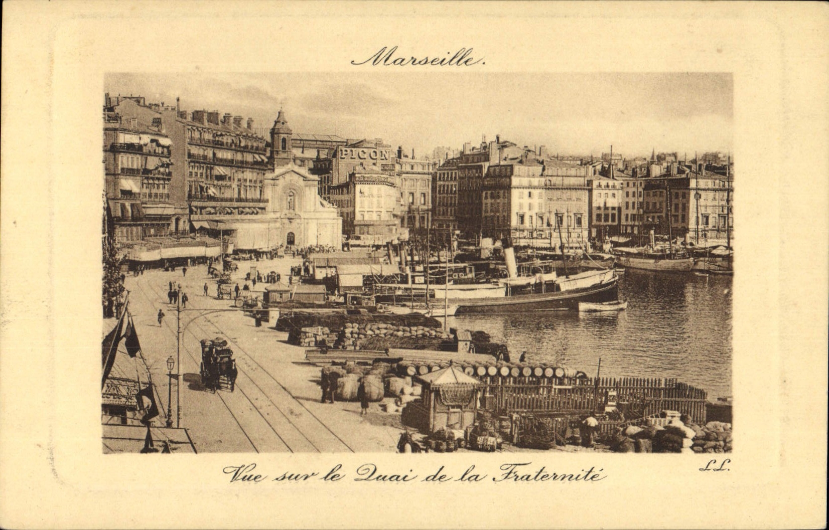 CPA Marseille vue sur le Quai de la Fraternite