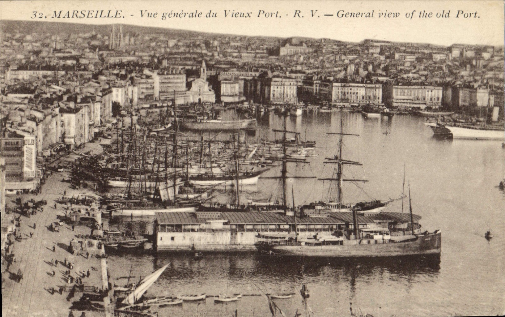 CPA Marseille vue generale du Vieux Port 