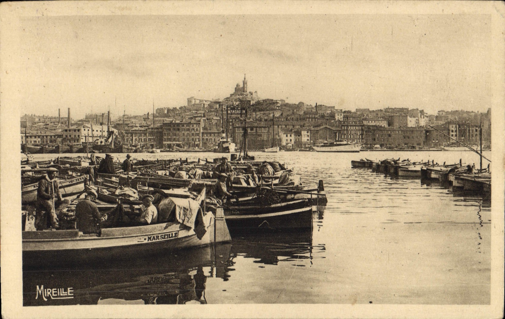 CPA Marseille Notre Dame de la Garde vue du Quai du Port 
