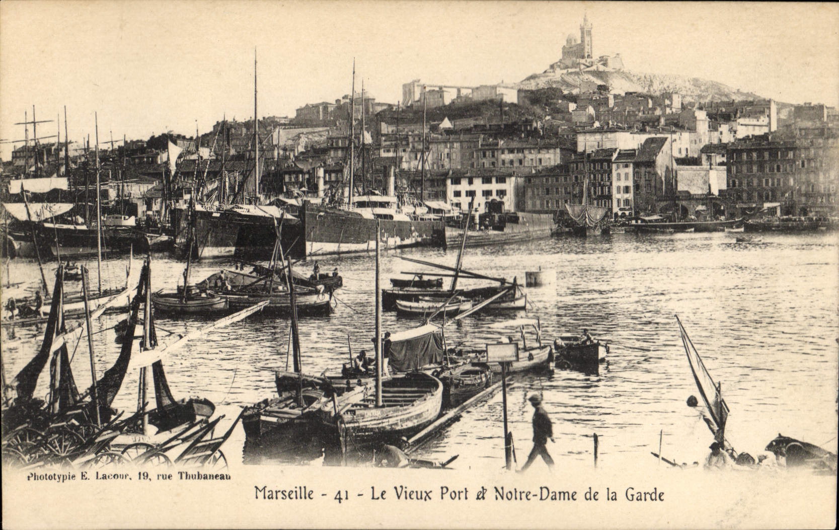 CPA Marseille le Vieux Port et Notre Dame de la Garde 